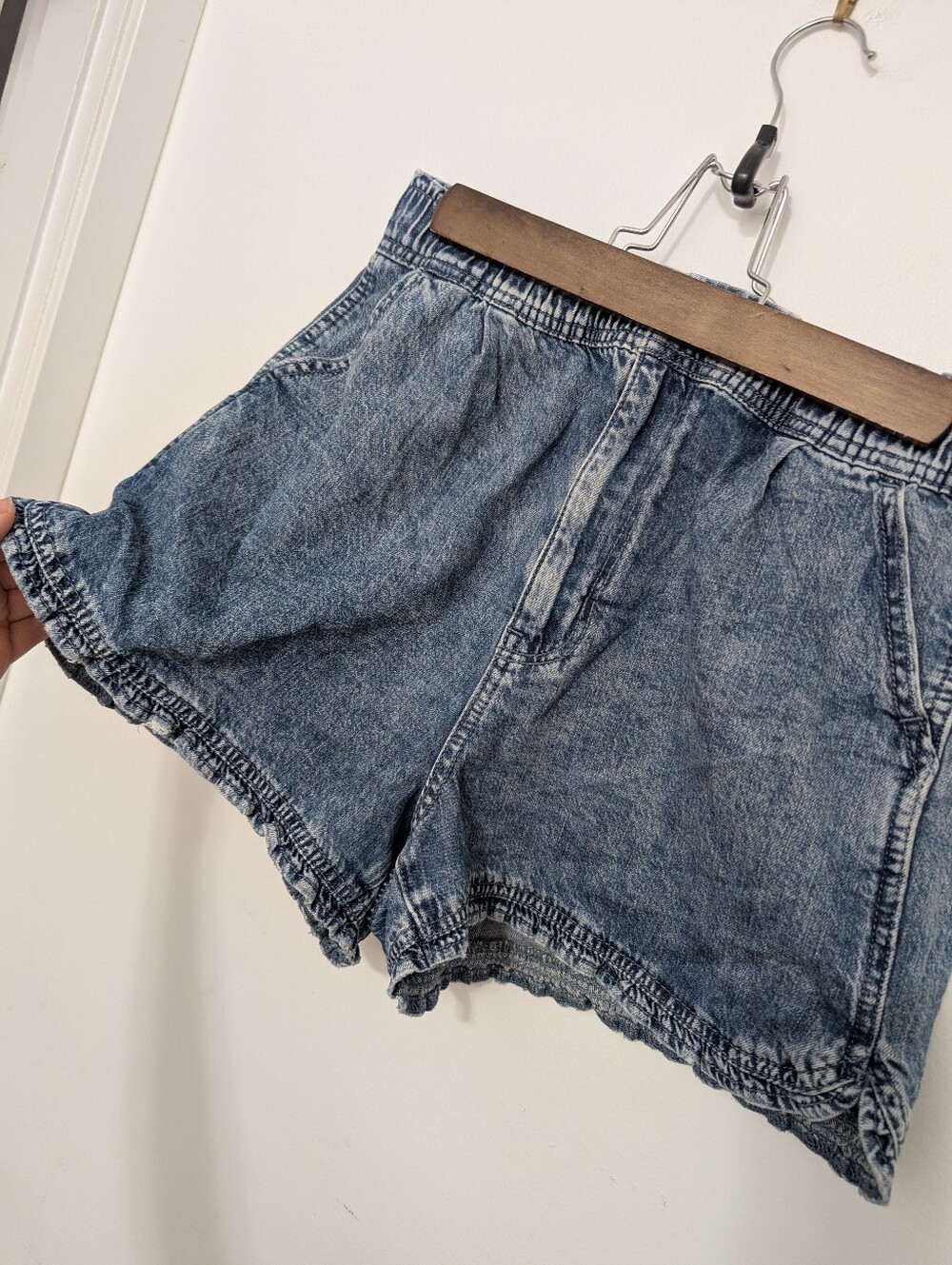 American Eagle 6 High Waisted Jean Shorts Blue Denim Wide Leg Mom Short Ruffle